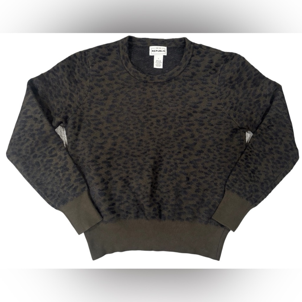 For The Republic Women's Fuzzy Green Black Leopard Print Sweater Size L
